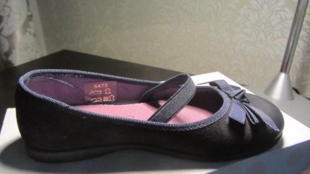 фірмові новенькі туфельки для дівчинки, 28 розмір, (стелька 17.5 см), кожа повні. . фото 5
