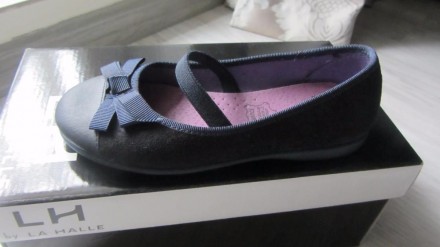 фірмові новенькі туфельки для дівчинки, 28 розмір, (стелька 17.5 см), кожа повні. . фото 3