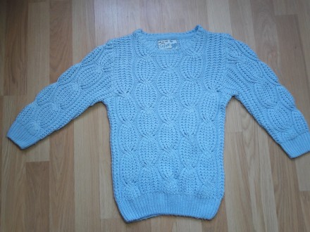 Отличный свитер вязаный. Скоро осень, зима) Свитер тепленький.
Фирма: Young Dem. . фото 3