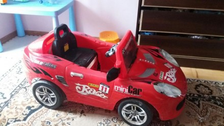 Продається дитяча машина червоного кольору в ідеальному стані. Не побита і не по. . фото 2