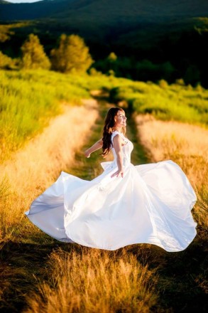 Продам весільну сукню білого кольору з карманами. Стан відмінний,після професійн. . фото 4