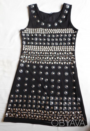 Платье черного цвета, украшенное заклепками. Ширина подмышками 40 см., длина от . . фото 1