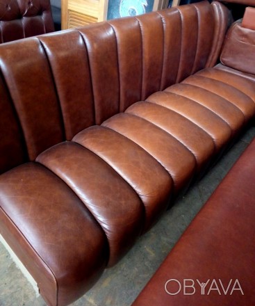 Продается диван б/у  кожаный для кафе, бара с низкой спинкой .Диван  в хорошем с. . фото 1