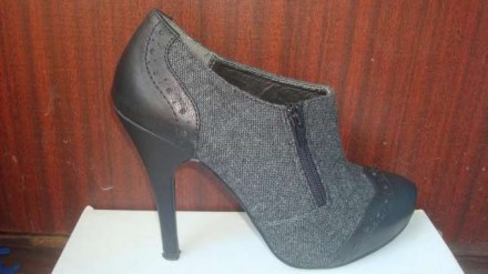Продам женские закрытые туфли на каблуке серого цвета (ткань +вставки из чёрной . . фото 2