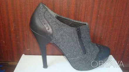 Продам женские закрытые туфли на каблуке серого цвета (ткань +вставки из чёрной . . фото 1