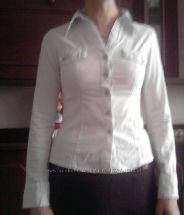 Белая рубашка на пуговицах с длинным рукавом на 40, 42 размер в отличном состоян. . фото 4