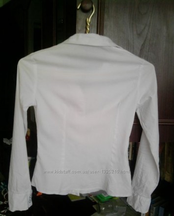 Белая рубашка на пуговицах с длинным рукавом на 40, 42 размер в отличном состоян. . фото 5