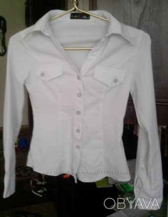 Белая рубашка на пуговицах с длинным рукавом на 40, 42 размер в отличном состоян. . фото 1