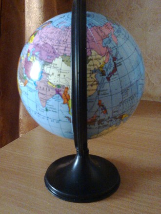 глобус настольный, новый

Перешлю по Украине удобной для Вас почтой или отдам . . фото 4