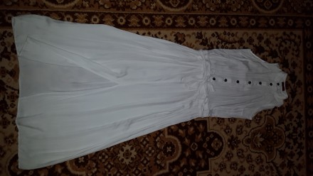Плаття жіноч літнє, білого кольору із проясом спадаюче. Спереду на гудзиках і з . . фото 2