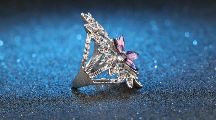 Продаю шикарное кольцо,перстень р-р 19,посеребряное с красивыми фиолетовыми камн. . фото 7