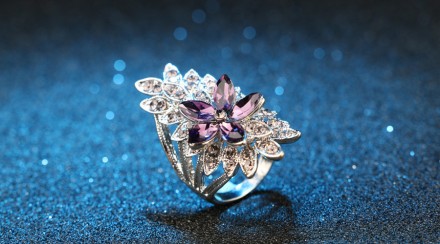 Продаю шикарное кольцо,перстень р-р 19,посеребряное с красивыми фиолетовыми камн. . фото 6