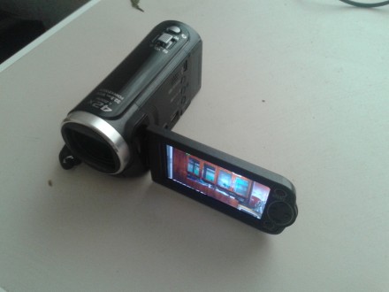 Видеокамера Panasonic HC-V100 отлично подойдёт как для домашней съёмки, так и дл. . фото 2