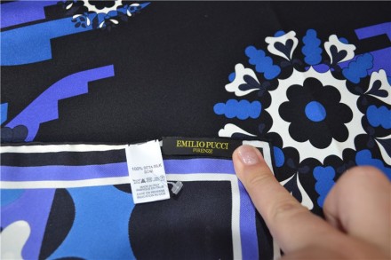 Платок Emilio Pucci 100% Silk ,оригинал

Made In Italy

1 линия
100% натура. . фото 4