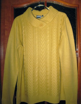 Пуловер вязанный. Теплый
Цвет желтый медовый
Материал 100% полиакрил
Размер 4. . фото 2