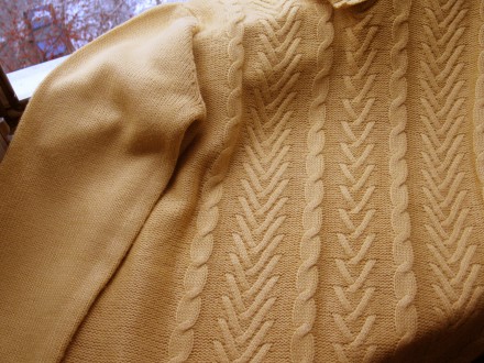 Пуловер вязанный. Теплый
Цвет желтый медовый
Материал 100% полиакрил
Размер 4. . фото 6