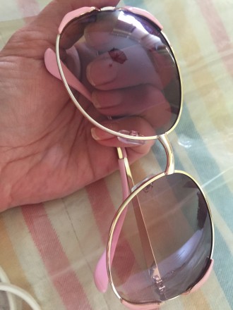 Очки солнцезащитные, качественные 
Цена за штуку 
Розовые фирмы BijouBrigitte
. . фото 2