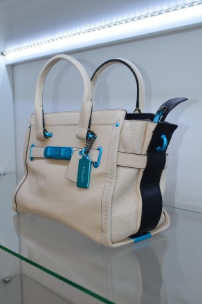 Нова оригінальна сумка Коач, шкіра натуральна

Carabiner-Hardware-Coach-Swagge. . фото 3