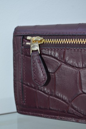 Качественная вещь, новый, оригинал

soft wallet in croc embossed leather

Pr. . фото 6
