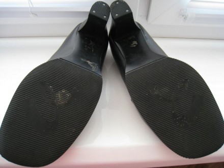 Женские кожаные черные туфли в отличном состоянии. Кожа мягкая. Устойчивый каблу. . фото 3