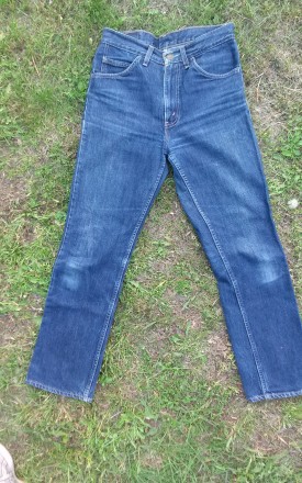 Продам ОРИГИНАЛЬНЫЕ джинсы Levi's 607 04 , размер W 30, L 32.
Положил на пол и . . фото 3