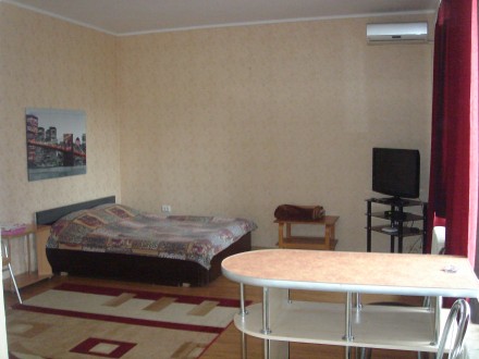 Квартира посуточно, почасово в самом центре г.Херсона двухспальная кровать, двух. Суворовский. фото 2
