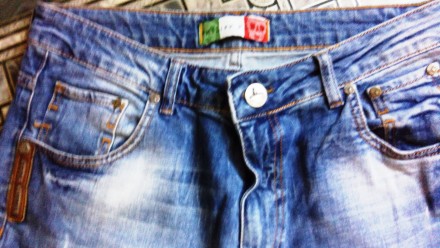 Оригинал. 
Женские джинсы-бойфренды philipp plein синего цвета с легкой теркой,. . фото 10