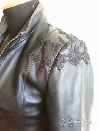 Кожаный пиджак-куртка в идеальном состоянии. Была куплена в Париже Galeries Lafa. . фото 1