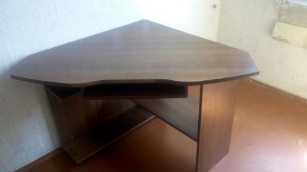 Продам угловой компьютерный стол,размер 90х90.. . фото 3