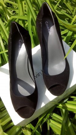 Новые туфли Calvin Klein -100% оригинал- со стильным каблуком, натуральный замш . . фото 2