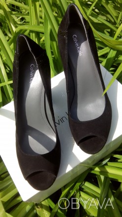 Новые туфли Calvin Klein -100% оригинал- со стильным каблуком, натуральный замш . . фото 1