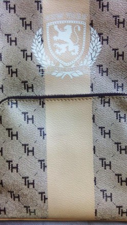 Сумка-планшет Tommy Hilfiger, материал кожа сафьян, цвет лого и фурнитуры - бело. . фото 3