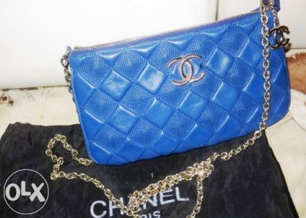 Сумочка-клатч Chanel в синем цвете. Кожа. 
Длинная ручка-цепочка. 
В идеальном. . фото 3