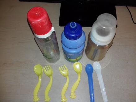 Продам набор из детской посуды.Вилочки,ложки фирмы КАНПОЛ ПОЛЬША.Бутылка с красн. . фото 3
