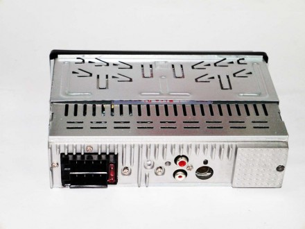 Технические характеристики автомагнитолы Pioneer 1090:

Размер: 1DIN, стандарт. . фото 5