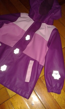 Теплая куртка-дождевик. Для девочки 2-4 лет. Сделана из плотной прорезиненой тка. . фото 3