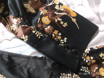 Новая  нарядная блуза из стреч атласа с длинным рукавом черная с золотом, произв. . фото 4
