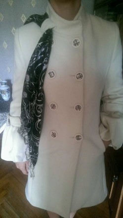 Пальто новое молочного цвета с подкладкой Burberry нарядное .Размер 38-40 , длин. . фото 5