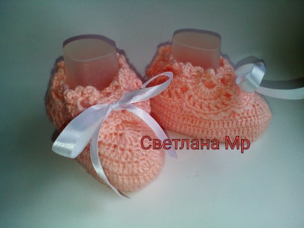 Комплект и пинетки для малышки
Светло-персикового цвета
Связан из детской пряж. . фото 3