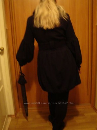 Продам красивое черное пальто.Состав-шерсть.Пуговицы и пояс-атласные.Размер 14 и. . фото 3