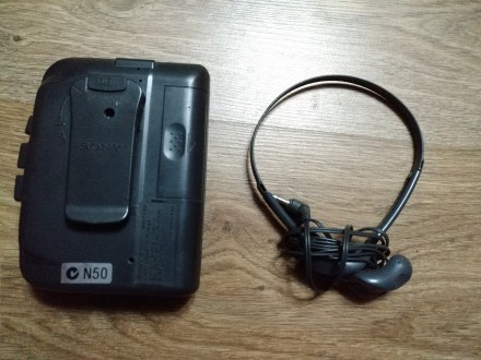 Продам рабочий плеер Sony Walkman с функцией Mega Bass с наушниками оригинальным. . фото 3