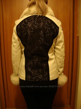 Продам шикарную кожаную курточку молочного цвета  с черным кружевом,размер 46-48. . фото 3