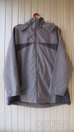 Легкая куртка с капюшоном. 
Цвет светло-коричневый с темно-коричневыми вставкам. . фото 1
