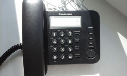 Проводной телефон Panasonic KX-TS2352UAB Black
Индикатор вызова
Однокнопочный . . фото 2