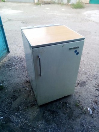 Абсорбционный холодильник Дон 2. Выпуска 60х годов. Компактный, высота около 1,2. . фото 2