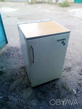 Абсорбционный холодильник Дон 2. Выпуска 60х годов. Компактный, высота около 1,2. . фото 1