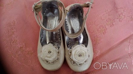 Красивые туфельки молочного цвета,хорошо держат ножку,каблук 0,5см. . фото 1