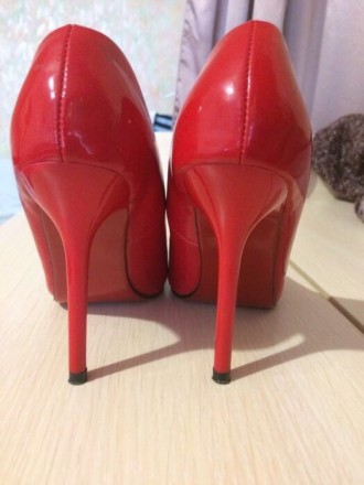 Продам красные лаковые туфли - лодочки .Удобные, яркие и стильные. Надеты были п. . фото 5