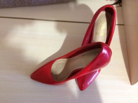 Продам красные лаковые туфли - лодочки .Удобные, яркие и стильные. Надеты были п. . фото 3