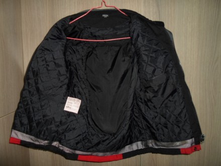 фирменная оригинальная куртка в отличном состоянии-мало ношенная-без дыр и затер. . фото 7